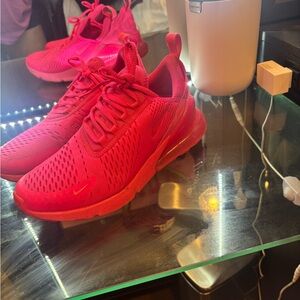 Women’s hot pink Nike 270